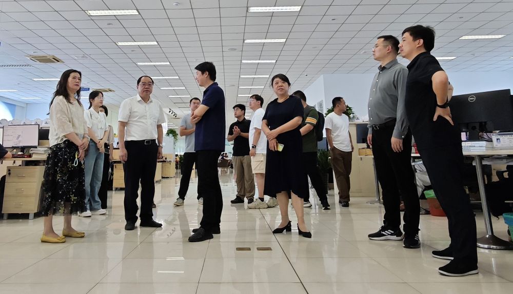 东南大学海研院领导专家莅临GENMA技术研发中心考察调研(图2)
